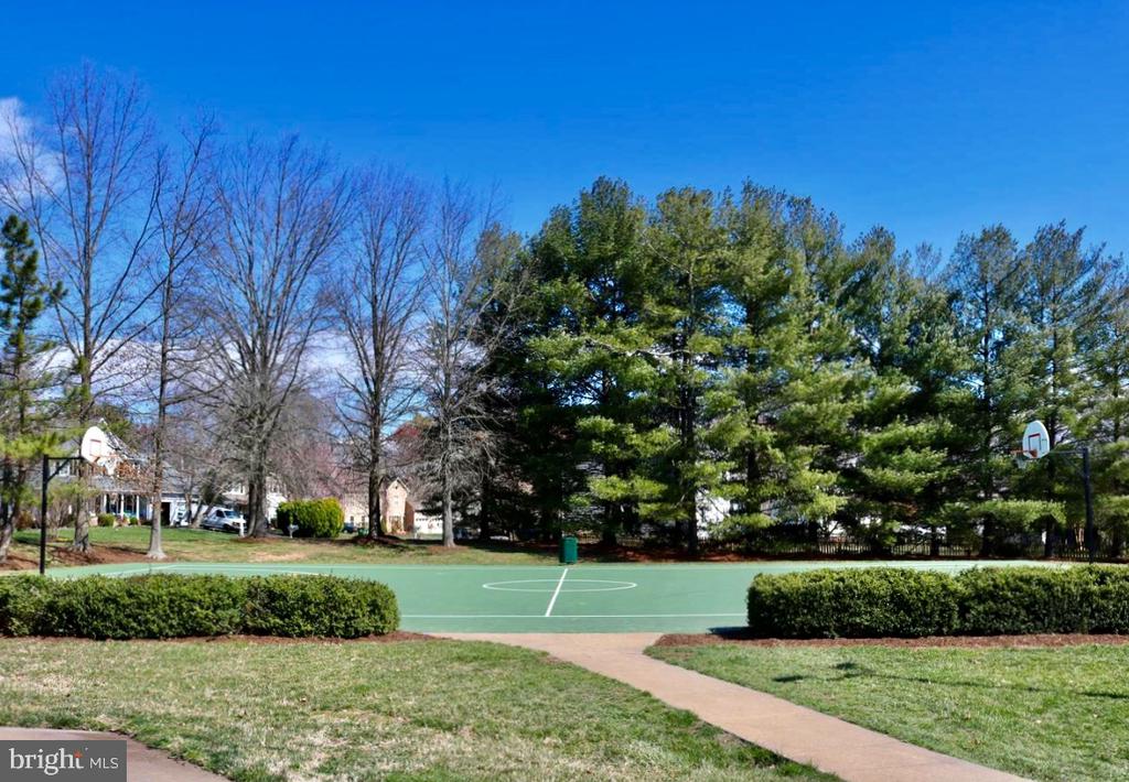 6004 N DANFORD ST, FREDERICKSBURG, Virginia 22407, 5 Bedrooms Bedrooms, ,3 BathroomsBathrooms,Residential,6004 N DANFORD ST,VASP2040028 MLS # VASP2040028