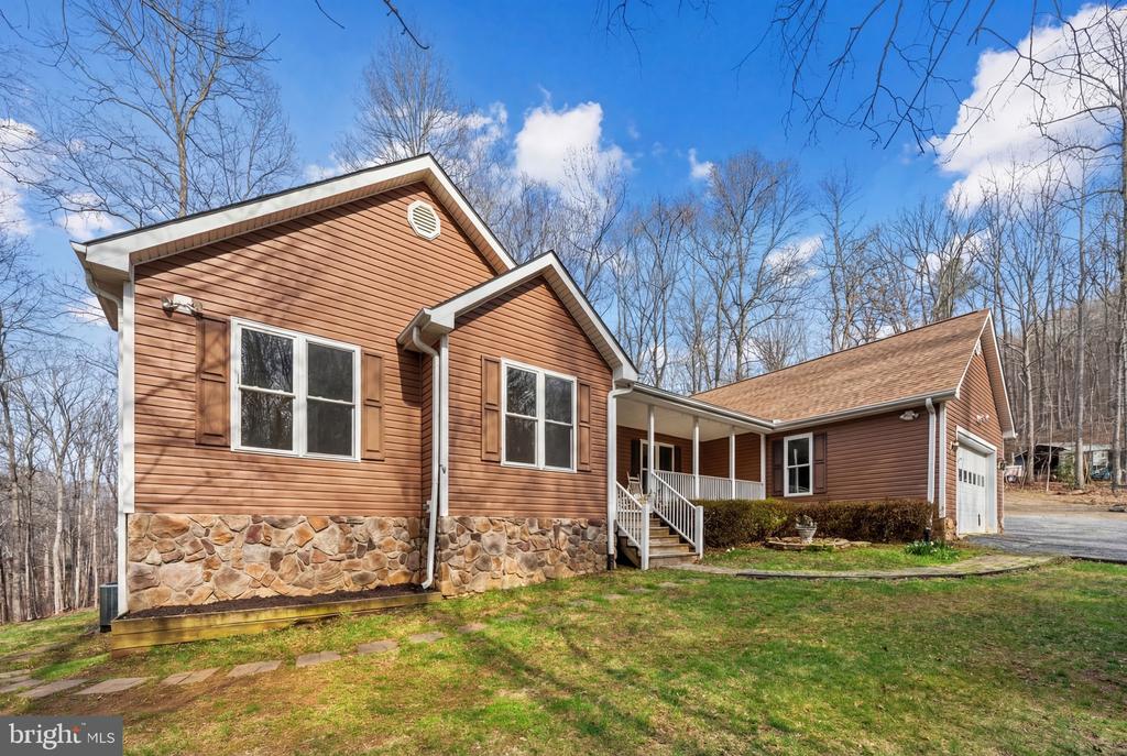 584 S POES RD, AMISSVILLE, Virginia 20106, 3 Bedrooms Bedrooms, ,2 BathroomsBathrooms,Residential,584 S POES RD,VARP2002534 MLS # VARP2002534