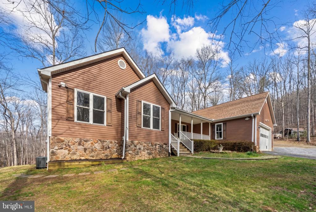 584 S POES RD, AMISSVILLE, Virginia 20106, 3 Bedrooms Bedrooms, ,2 BathroomsBathrooms,Residential,584 S POES RD,VARP2002534 MLS # VARP2002534