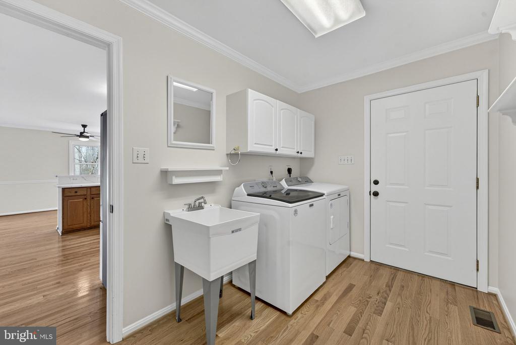 584 S POES RD, AMISSVILLE, Virginia 20106, 3 Bedrooms Bedrooms, ,2 BathroomsBathrooms,Residential,584 S POES RD,VARP2002534 MLS # VARP2002534