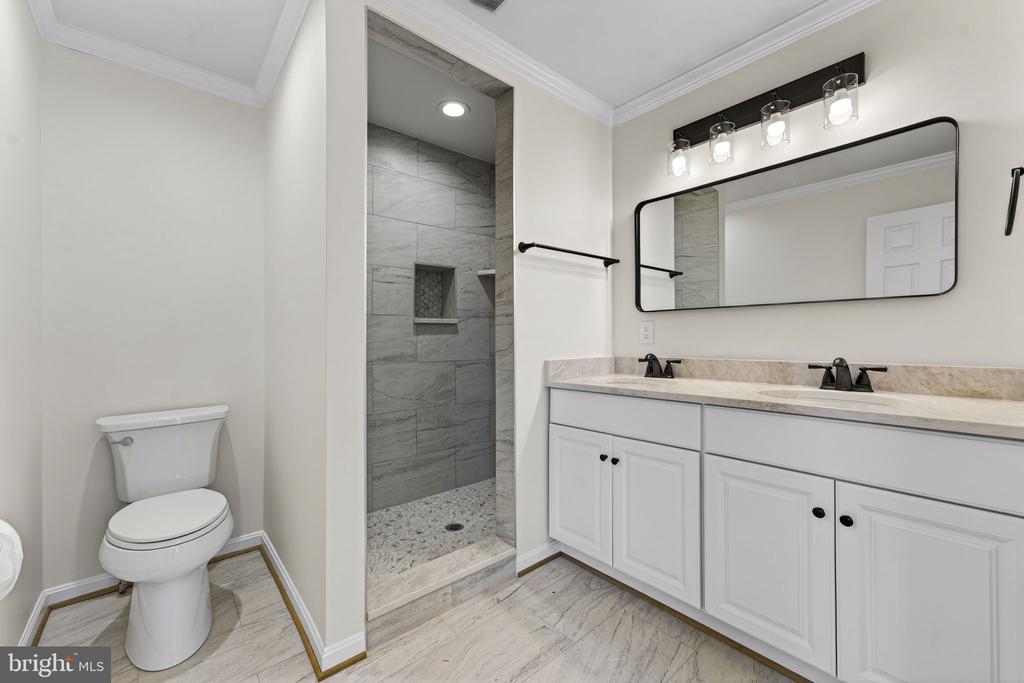 584 S POES RD, AMISSVILLE, Virginia 20106, 3 Bedrooms Bedrooms, ,2 BathroomsBathrooms,Residential,584 S POES RD,VARP2002534 MLS # VARP2002534