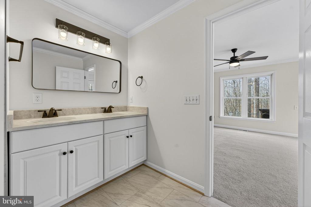 584 S POES RD, AMISSVILLE, Virginia 20106, 3 Bedrooms Bedrooms, ,2 BathroomsBathrooms,Residential,584 S POES RD,VARP2002534 MLS # VARP2002534