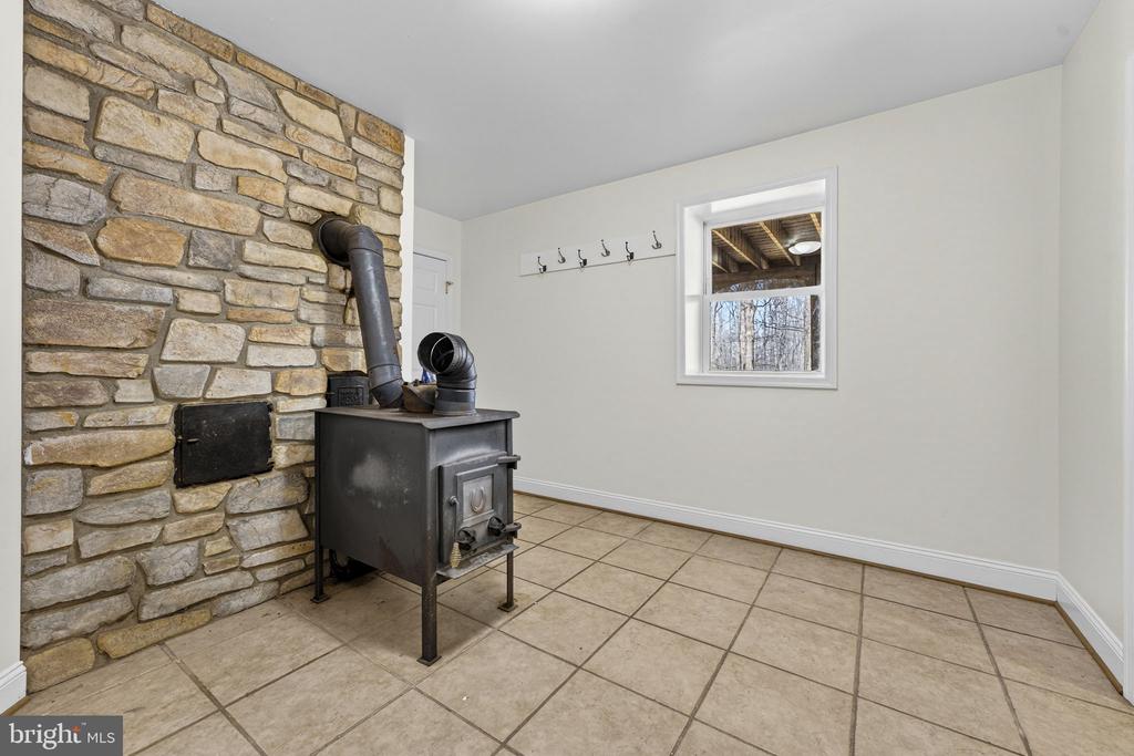 584 S POES RD, AMISSVILLE, Virginia 20106, 3 Bedrooms Bedrooms, ,2 BathroomsBathrooms,Residential,584 S POES RD,VARP2002534 MLS # VARP2002534