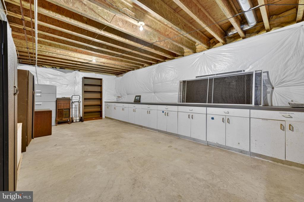 584 S POES RD, AMISSVILLE, Virginia 20106, 3 Bedrooms Bedrooms, ,2 BathroomsBathrooms,Residential,584 S POES RD,VARP2002534 MLS # VARP2002534