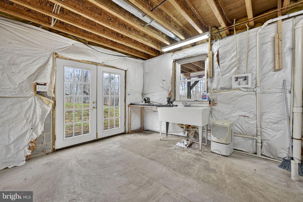 584 S POES RD, AMISSVILLE, Virginia 20106, 3 Bedrooms Bedrooms, ,2 BathroomsBathrooms,Residential,584 S POES RD,VARP2002534 MLS # VARP2002534