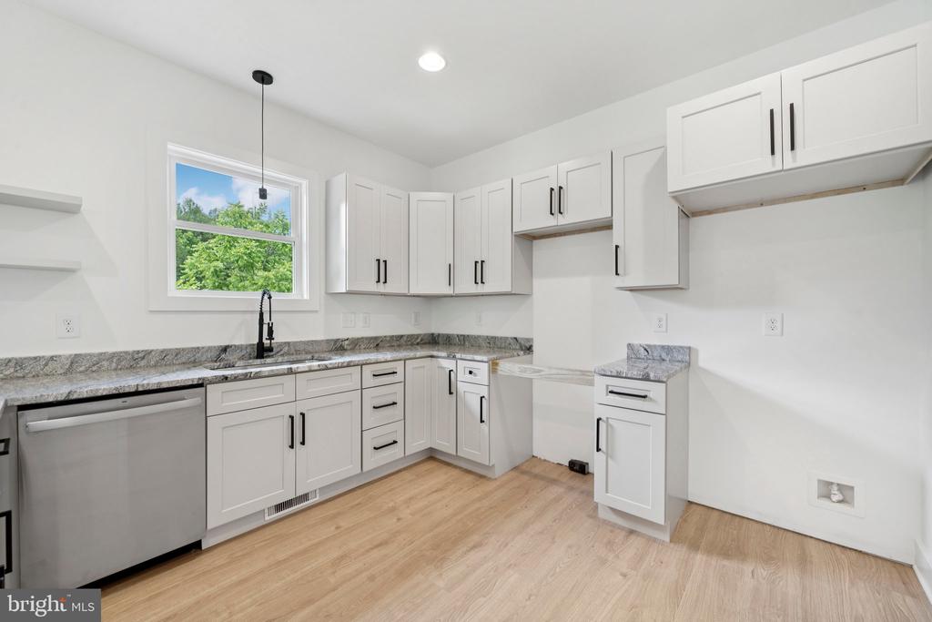 425 PALOMINO DR, LOUISA, Virginia 23093, 3 Bedrooms Bedrooms, ,2 BathroomsBathrooms,Residential,425 PALOMINO DR,VALA2009494 MLS # VALA2009494