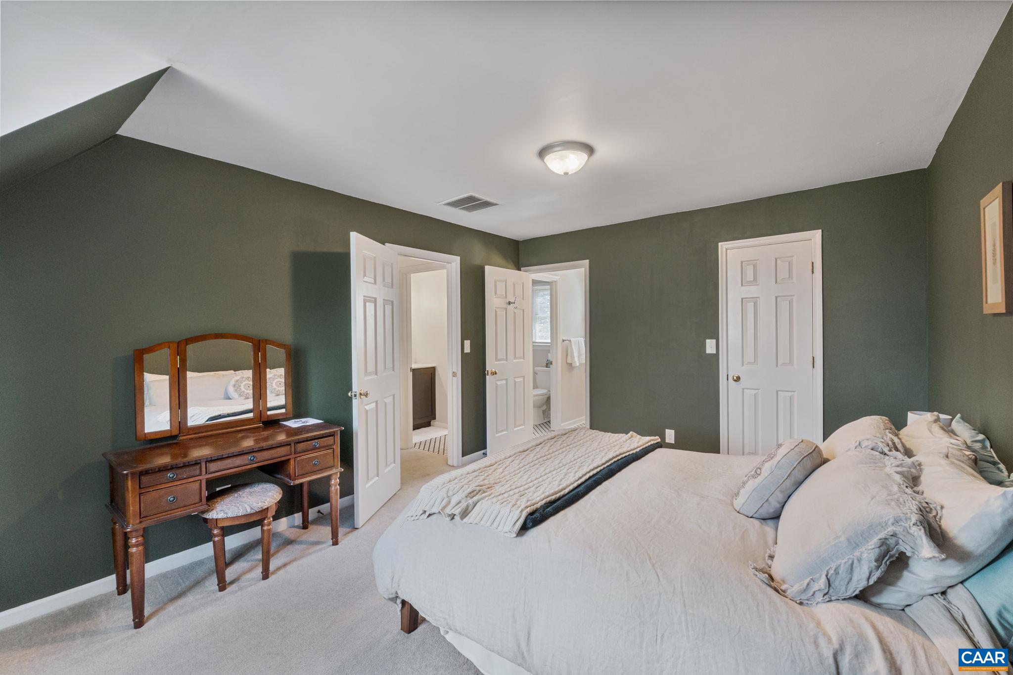 1783 HEARTHGLOW LN, CHARLOTTESVILLE, Virginia 22901, 4 Bedrooms Bedrooms, ,2 BathroomsBathrooms,Residential,1783 HEARTHGLOW LN,674677 MLS # 674677