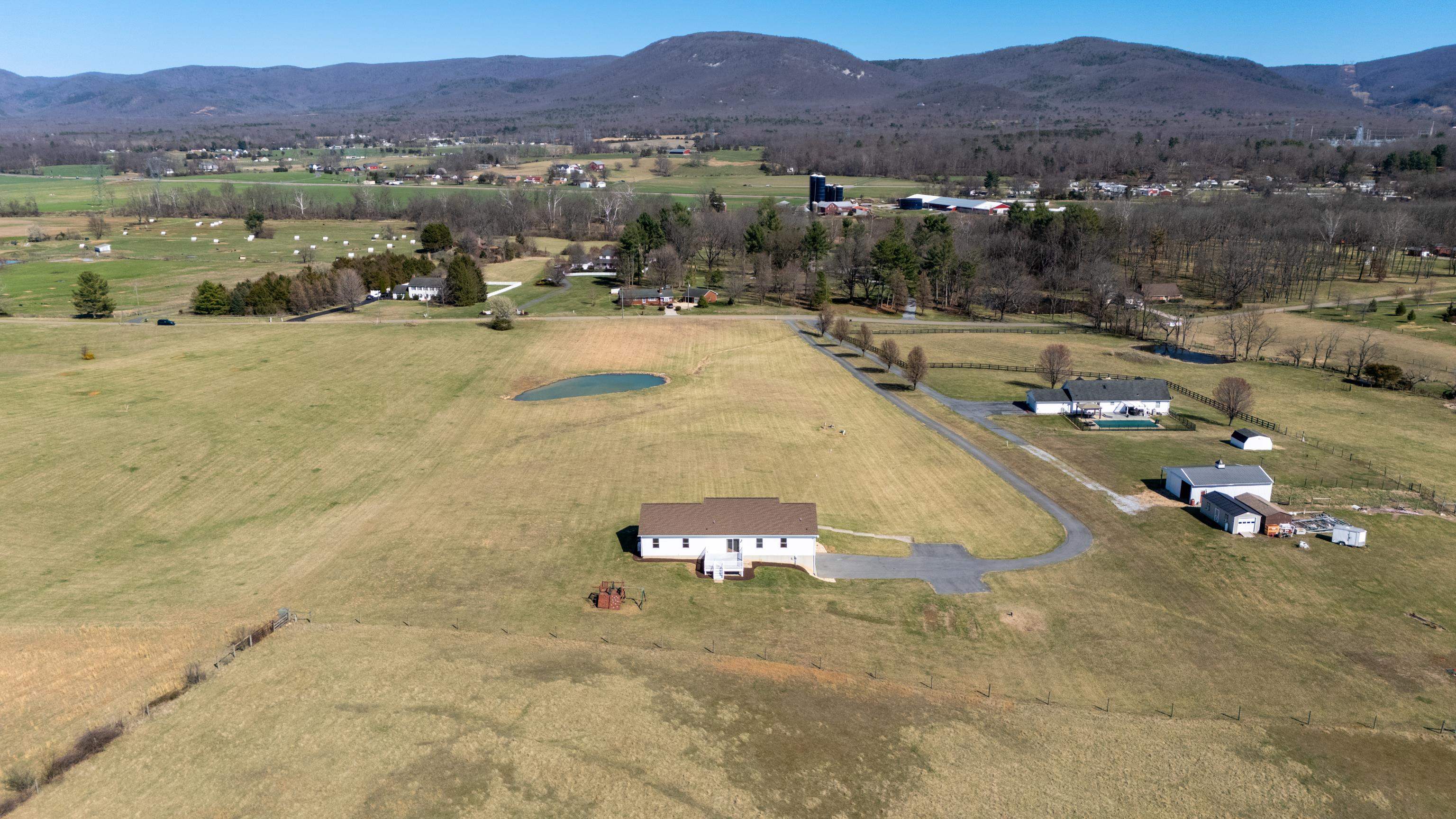 810 ROCKFISH RD, WAYNESBORO, Virginia 22980, 4 Bedrooms Bedrooms, ,2 BathroomsBathrooms,Residential,810 ROCKFISH RD,674710 MLS # 674710