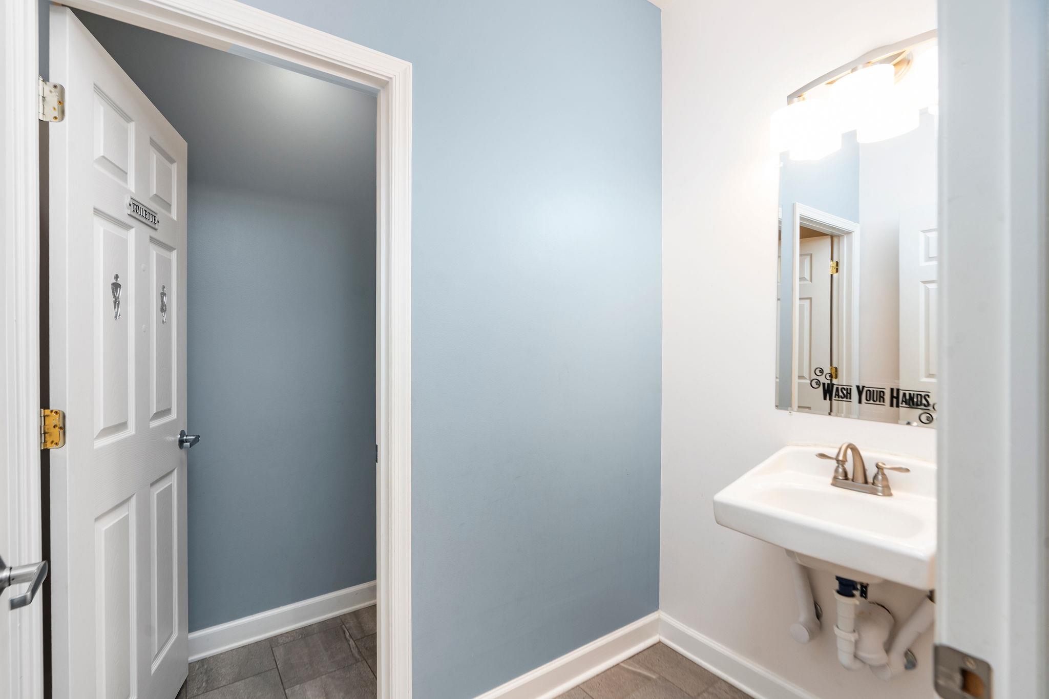 100 RED OAK DR, STAUNTON, Virginia 24401, ,Commercial,100 RED OAK DR,674725 MLS # 674725