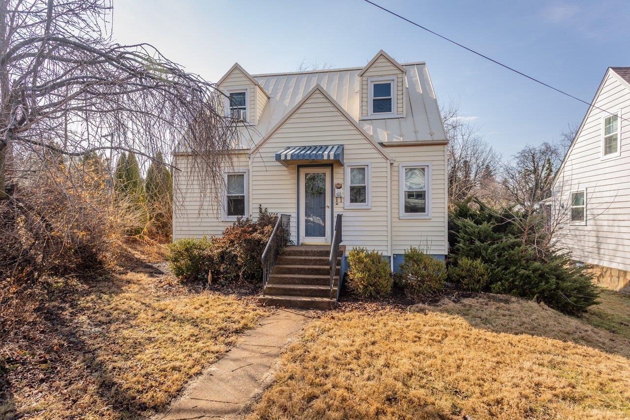 455 E ELIZABETH ST, HARRISONBURG, Virginia 22802, 2 Bedrooms Bedrooms, ,1 BathroomBathrooms,Residential,455 E ELIZABETH ST,674081 MLS # 674081