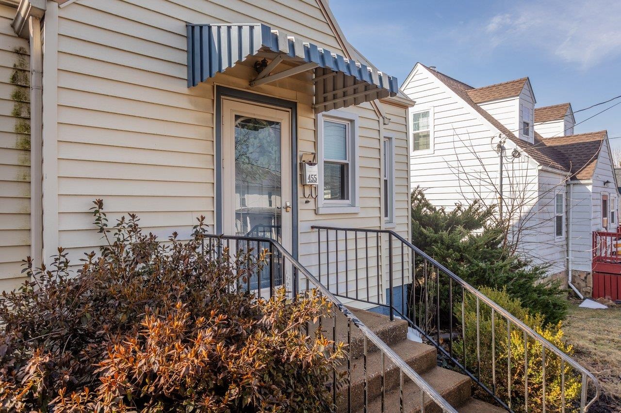 455 E ELIZABETH ST, HARRISONBURG, Virginia 22802, 2 Bedrooms Bedrooms, ,1 BathroomBathrooms,Residential,455 E ELIZABETH ST,674081 MLS # 674081