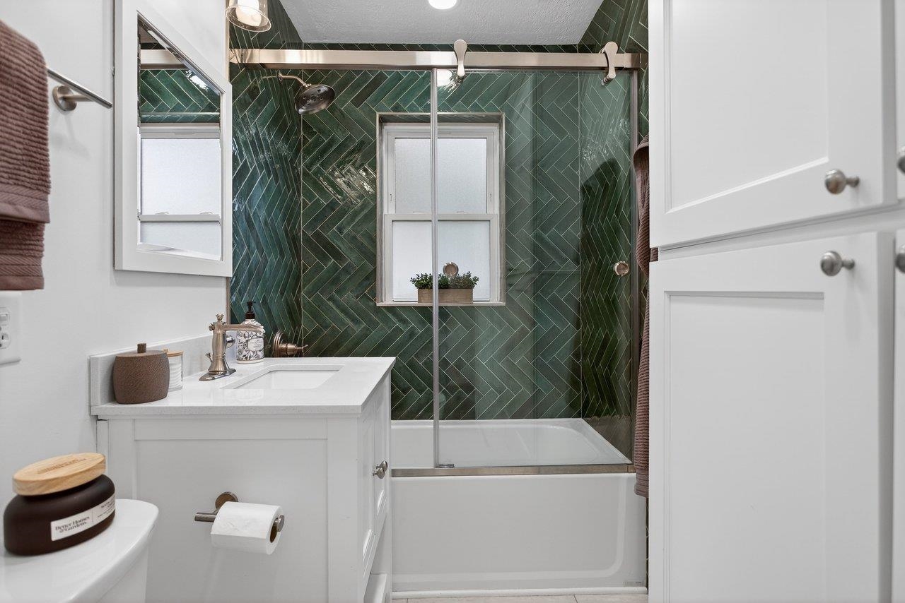 455 E ELIZABETH ST, HARRISONBURG, Virginia 22802, 2 Bedrooms Bedrooms, ,1 BathroomBathrooms,Residential,455 E ELIZABETH ST,674081 MLS # 674081