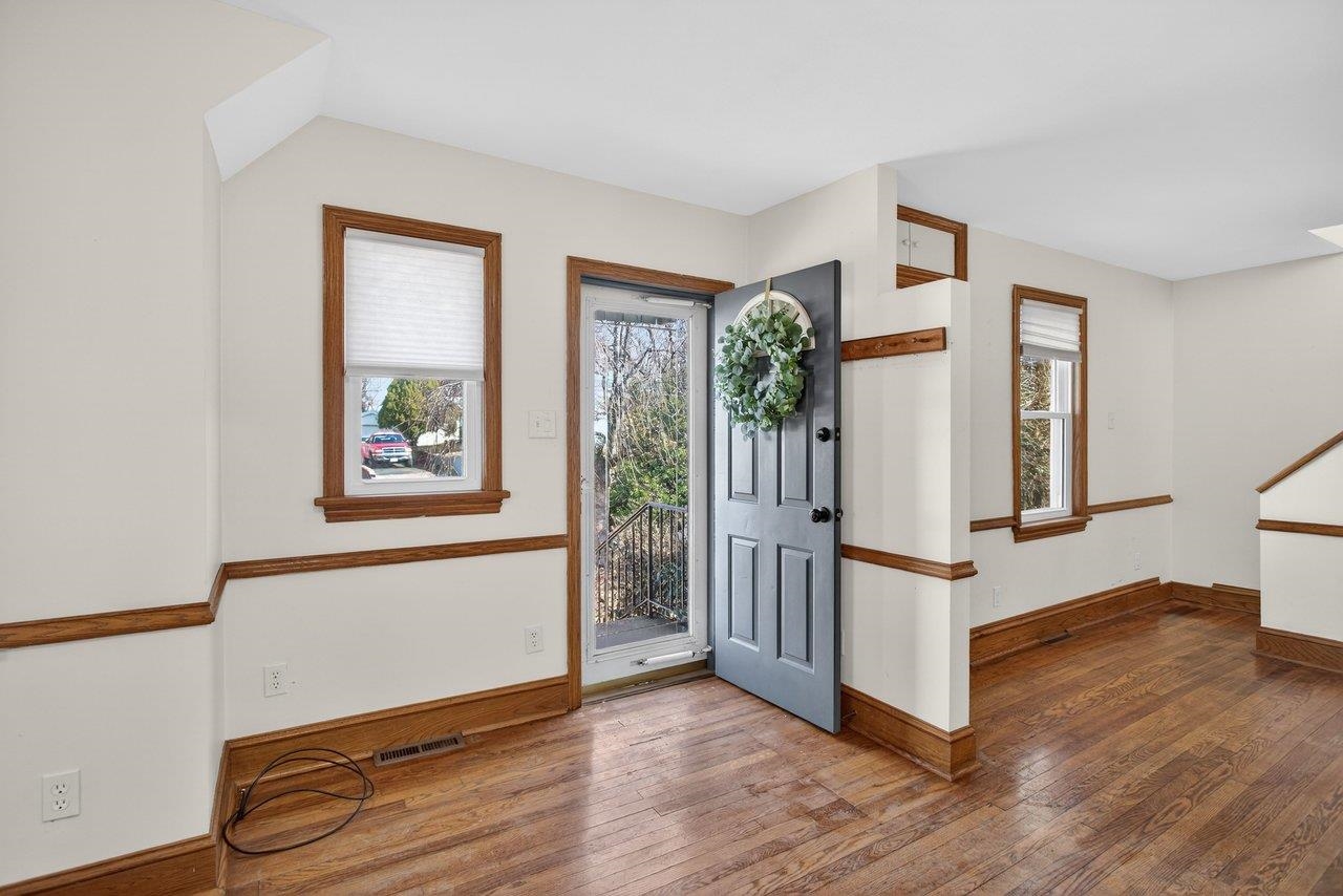 455 E ELIZABETH ST, HARRISONBURG, Virginia 22802, 2 Bedrooms Bedrooms, ,1 BathroomBathrooms,Residential,455 E ELIZABETH ST,674081 MLS # 674081