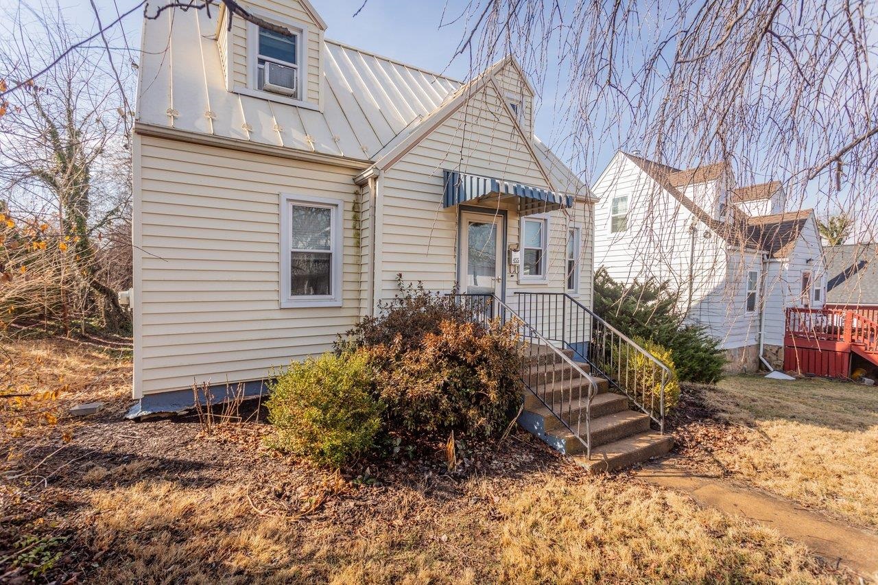 455 E ELIZABETH ST, HARRISONBURG, Virginia 22802, 2 Bedrooms Bedrooms, ,1 BathroomBathrooms,Residential,455 E ELIZABETH ST,674081 MLS # 674081