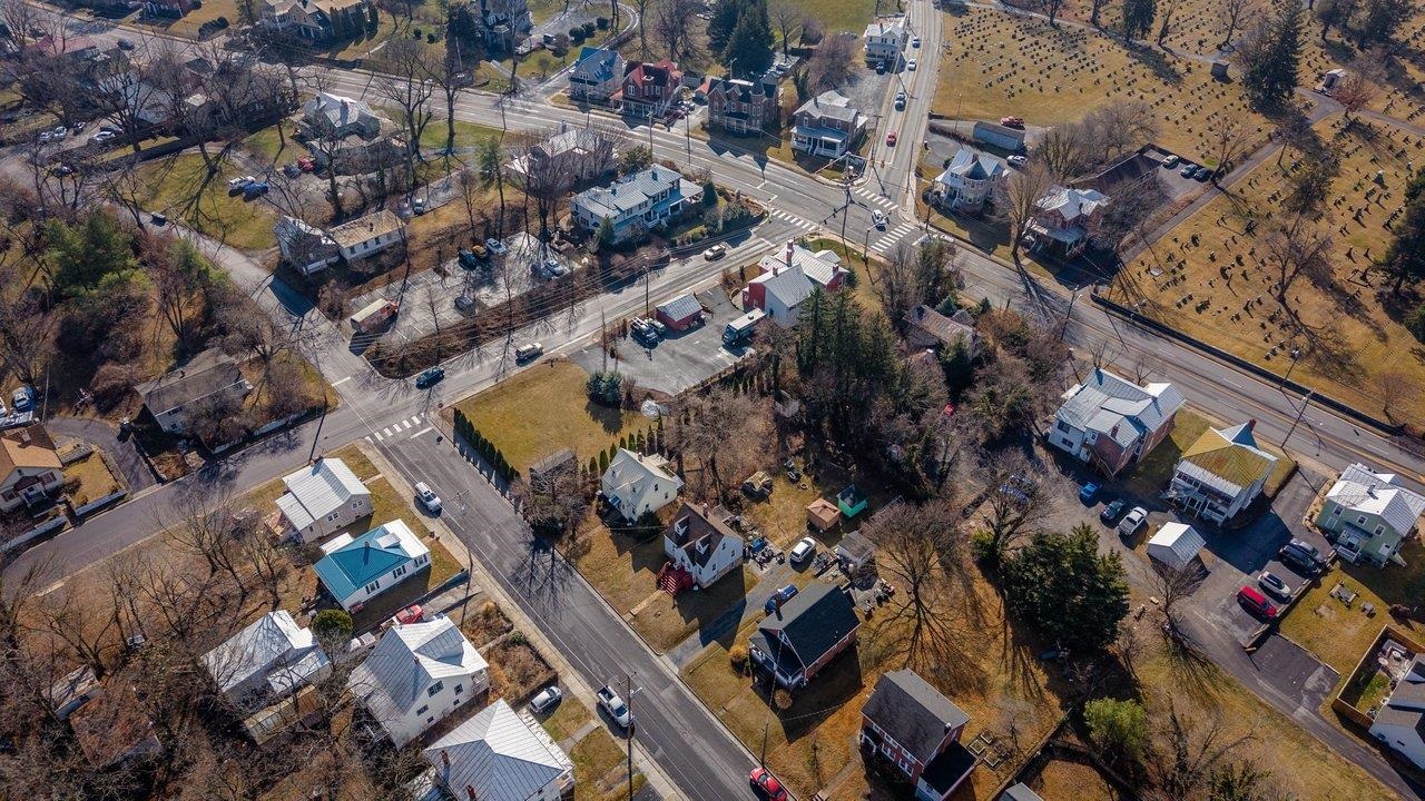 455 E ELIZABETH ST, HARRISONBURG, Virginia 22802, 2 Bedrooms Bedrooms, ,1 BathroomBathrooms,Residential,455 E ELIZABETH ST,674081 MLS # 674081