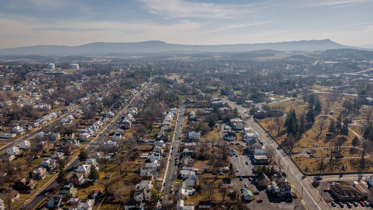 455 E ELIZABETH ST, HARRISONBURG, Virginia 22802, 2 Bedrooms Bedrooms, ,1 BathroomBathrooms,Residential,455 E ELIZABETH ST,674081 MLS # 674081