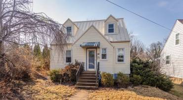 455 E ELIZABETH ST, HARRISONBURG, Virginia 22802, 2 Bedrooms Bedrooms, ,1 BathroomBathrooms,Residential,455 E ELIZABETH ST,674081 MLS # 674081