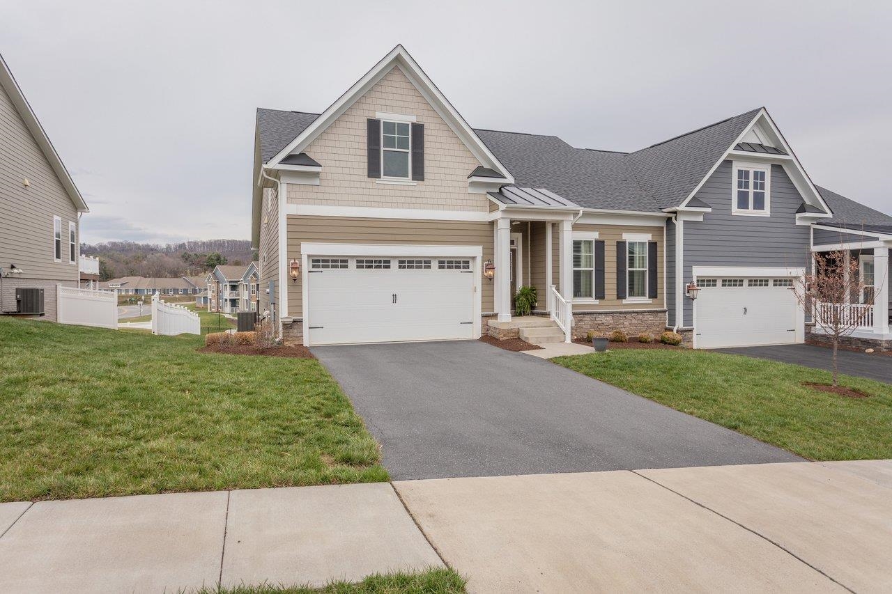 2935 PRESTON LAKE BLVD, ROCKINGHAM, Virginia 22801, 2 Bedrooms Bedrooms, ,2 BathroomsBathrooms,Residential,Spacious duplex with walkout basement in a communi,2935 PRESTON LAKE BLVD,674731 MLS # 674731