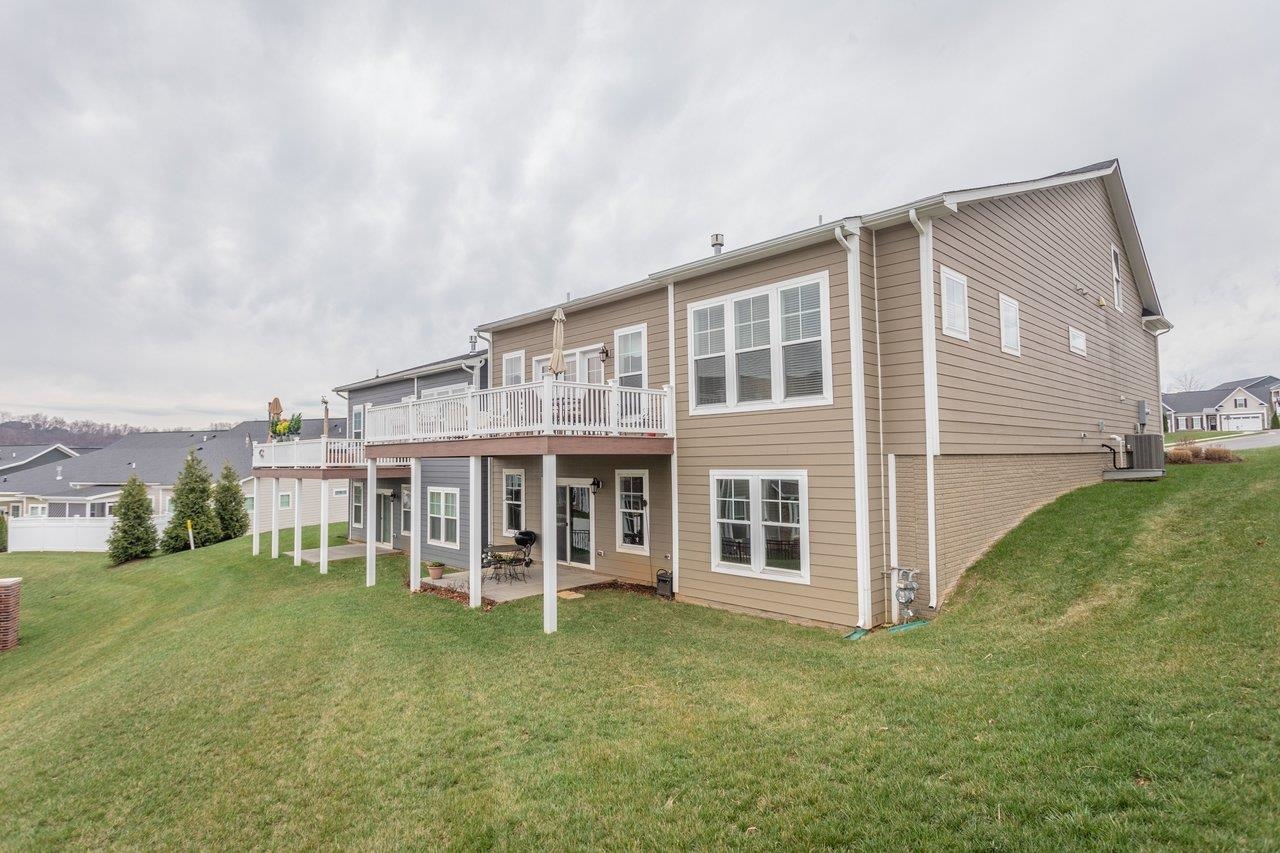 2935 PRESTON LAKE BLVD, ROCKINGHAM, Virginia 22801, 2 Bedrooms Bedrooms, ,2 BathroomsBathrooms,Residential,Spacious duplex with walkout basement in a communi,2935 PRESTON LAKE BLVD,674731 MLS # 674731