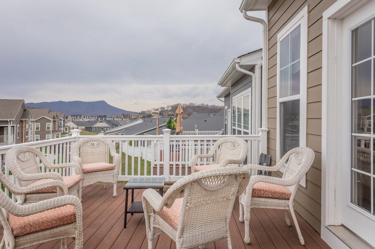 2935 PRESTON LAKE BLVD, ROCKINGHAM, Virginia 22801, 2 Bedrooms Bedrooms, ,2 BathroomsBathrooms,Residential,Spacious duplex with walkout basement in a communi,2935 PRESTON LAKE BLVD,674731 MLS # 674731