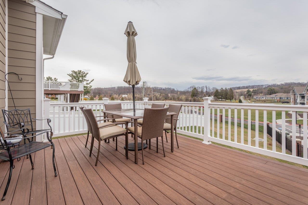 2935 PRESTON LAKE BLVD, ROCKINGHAM, Virginia 22801, 2 Bedrooms Bedrooms, ,2 BathroomsBathrooms,Residential,Spacious duplex with walkout basement in a communi,2935 PRESTON LAKE BLVD,674731 MLS # 674731