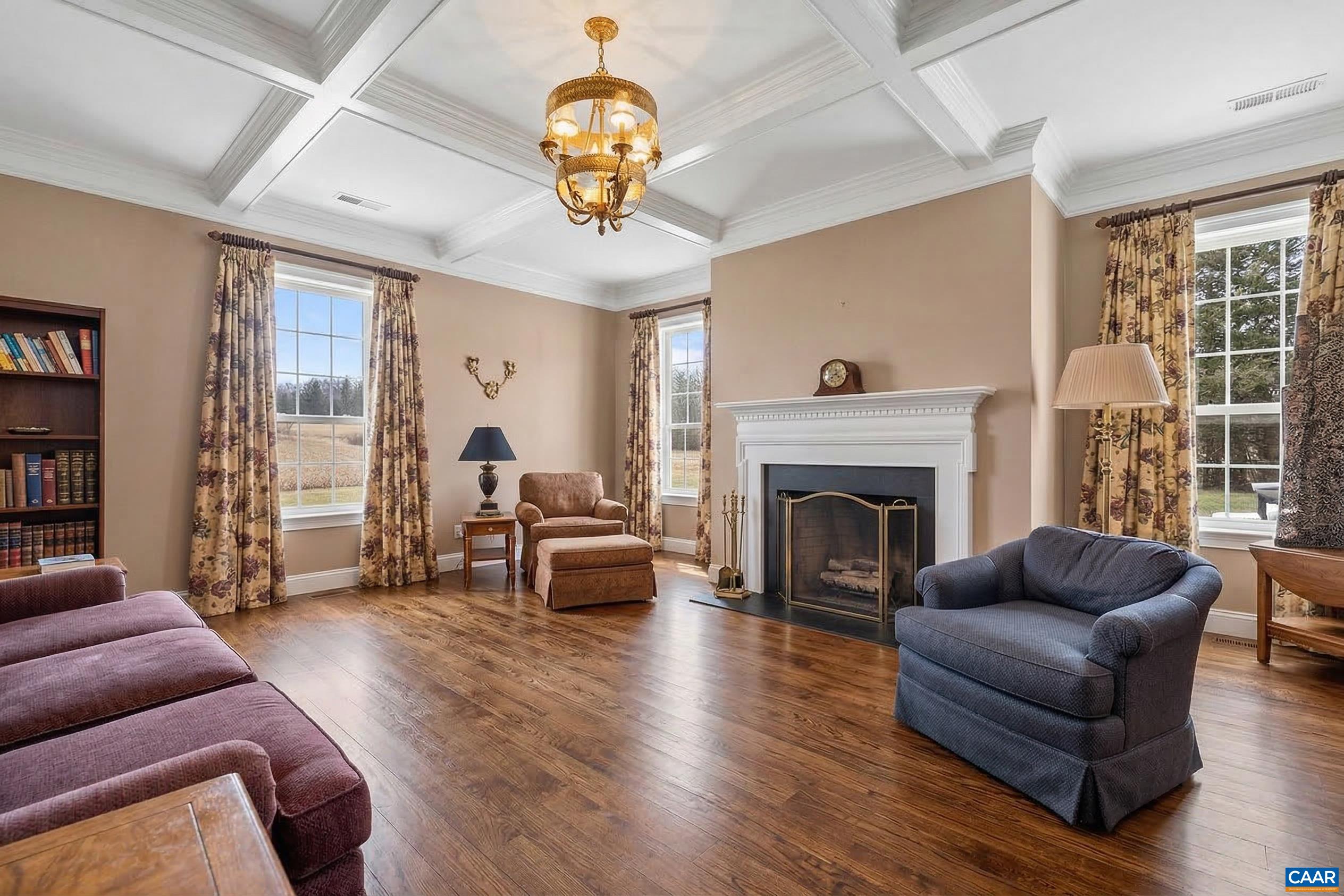 The pool house offers his and her bathroom and changing rooms plus a wonderful bar for outdoor entertaining. The pool house offers his and her bathroom and changing rooms plus a wonderful bar for outdoor entertaining.