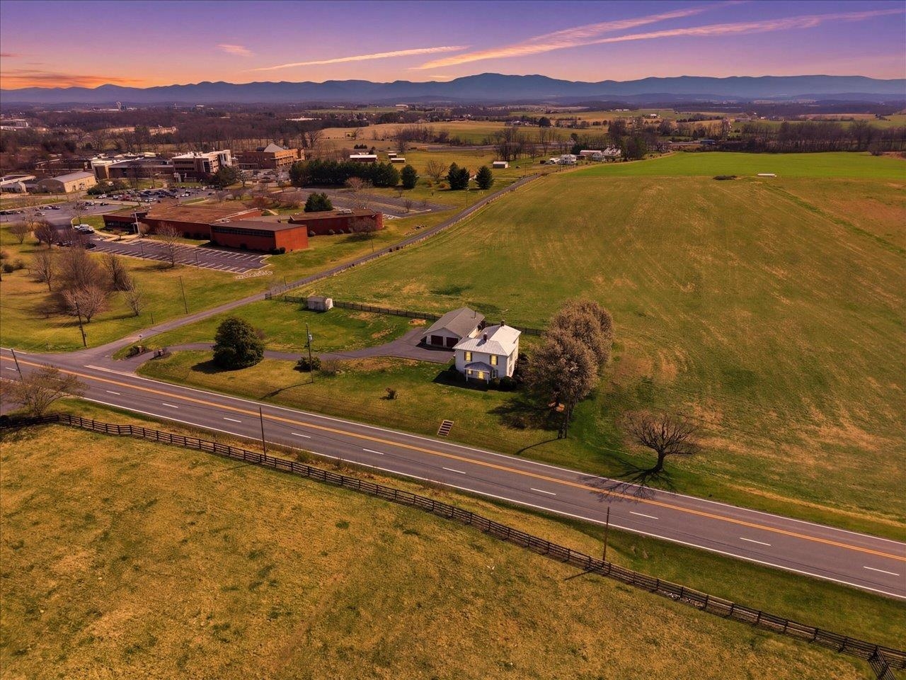 3005 LEE HWY, MOUNT SIDNEY, Virginia 24467, 3 Bedrooms Bedrooms, ,2 BathroomsBathrooms,Residential,3005 LEE HWY,674758 MLS # 674758