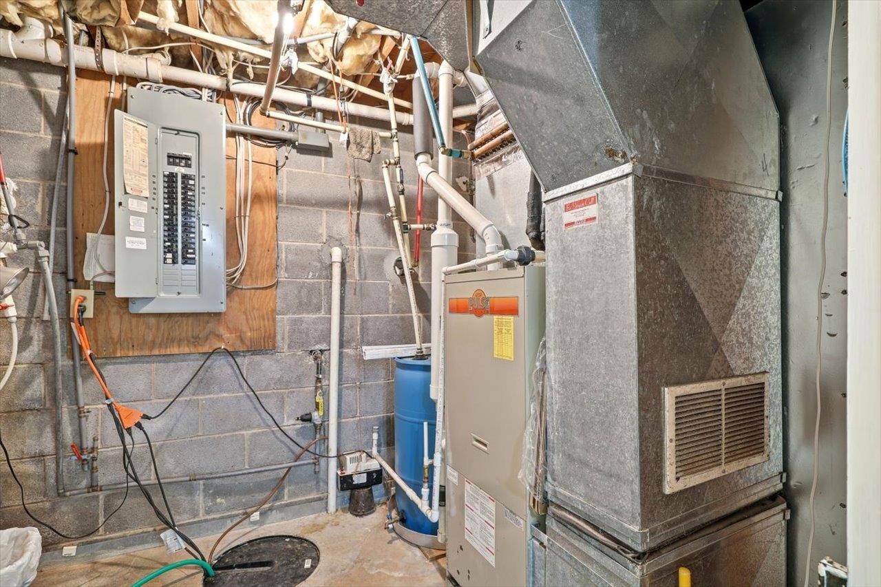 3005 LEE HWY, MOUNT SIDNEY, Virginia 24467, 3 Bedrooms Bedrooms, ,2 BathroomsBathrooms,Residential,3005 LEE HWY,674758 MLS # 674758