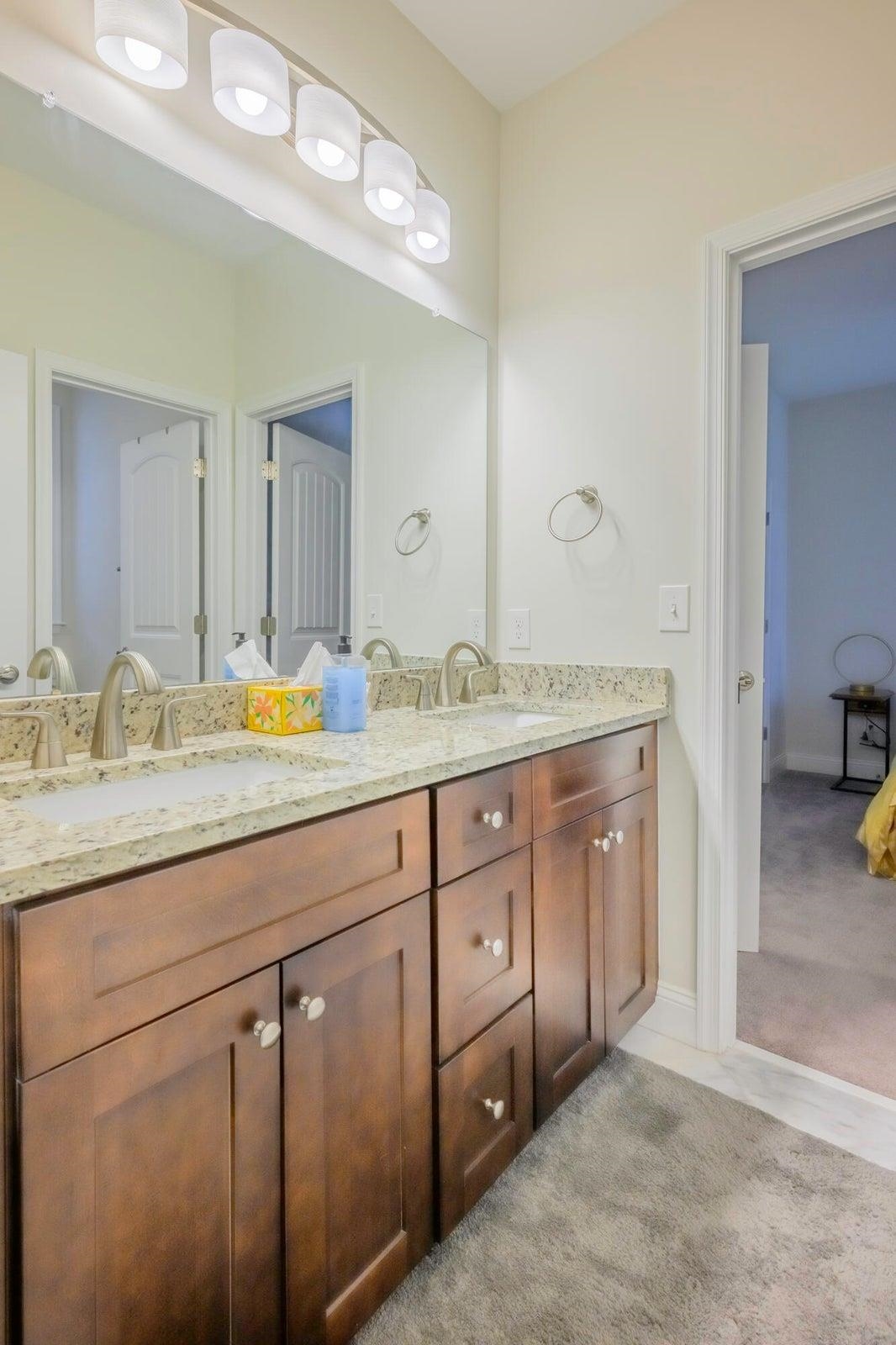 Shared bath for BRs 2 & 3