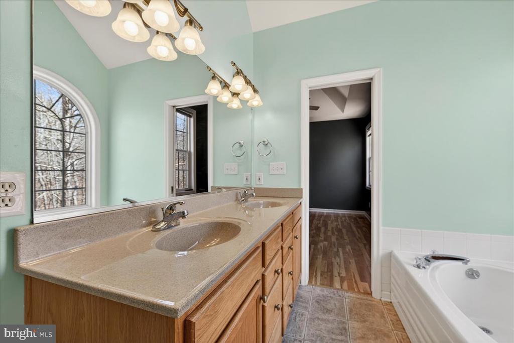 18 CHICKASAW PL, PALMYRA, Virginia 22963, 4 Bedrooms Bedrooms, ,3 BathroomsBathrooms,Residential,18 CHICKASAW PL,VAFN2000642 MLS # VAFN2000642