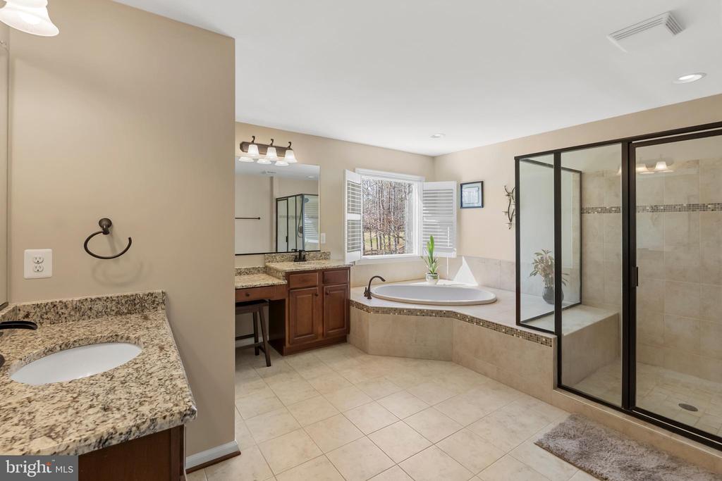 10502 TURNING LEAF LN, SPOTSYLVANIA, Virginia 22551, 5 Bedrooms Bedrooms, ,3 BathroomsBathrooms,Residential,10502 TURNING LEAF LN,VASP2040224 MLS # VASP2040224