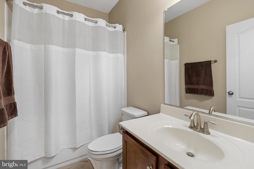 10502 TURNING LEAF LN, SPOTSYLVANIA, Virginia 22551, 5 Bedrooms Bedrooms, ,3 BathroomsBathrooms,Residential,10502 TURNING LEAF LN,VASP2040224 MLS # VASP2040224