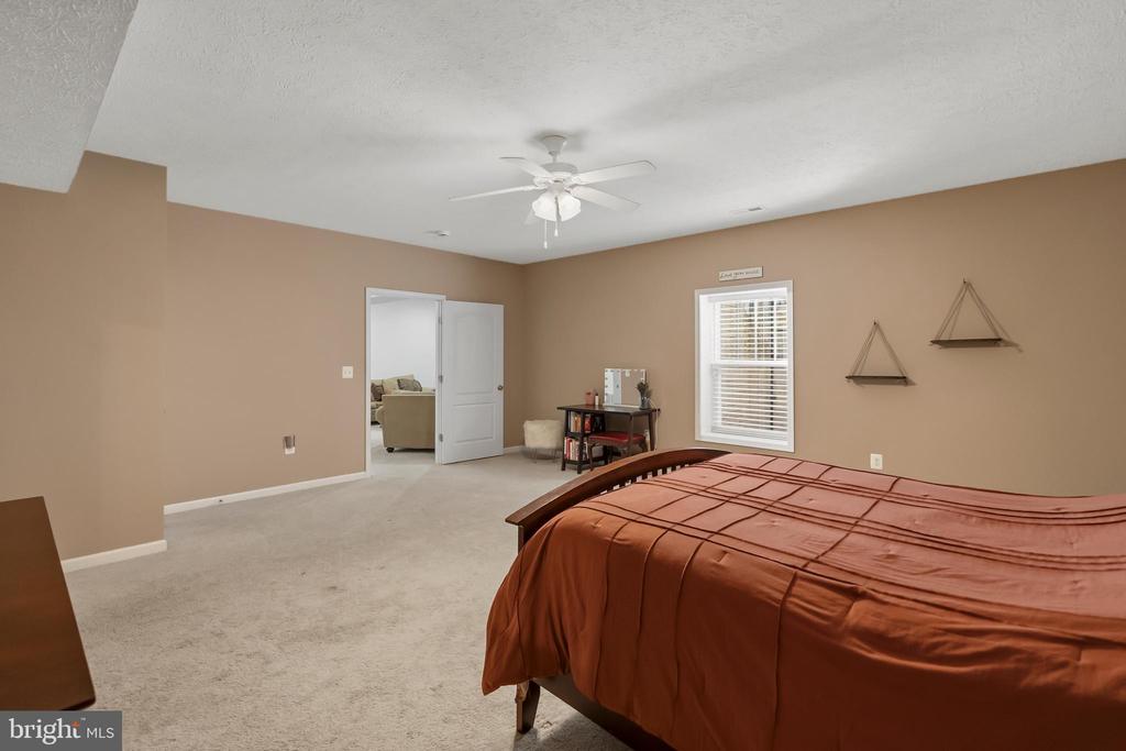 10502 TURNING LEAF LN, SPOTSYLVANIA, Virginia 22551, 5 Bedrooms Bedrooms, ,3 BathroomsBathrooms,Residential,10502 TURNING LEAF LN,VASP2040224 MLS # VASP2040224