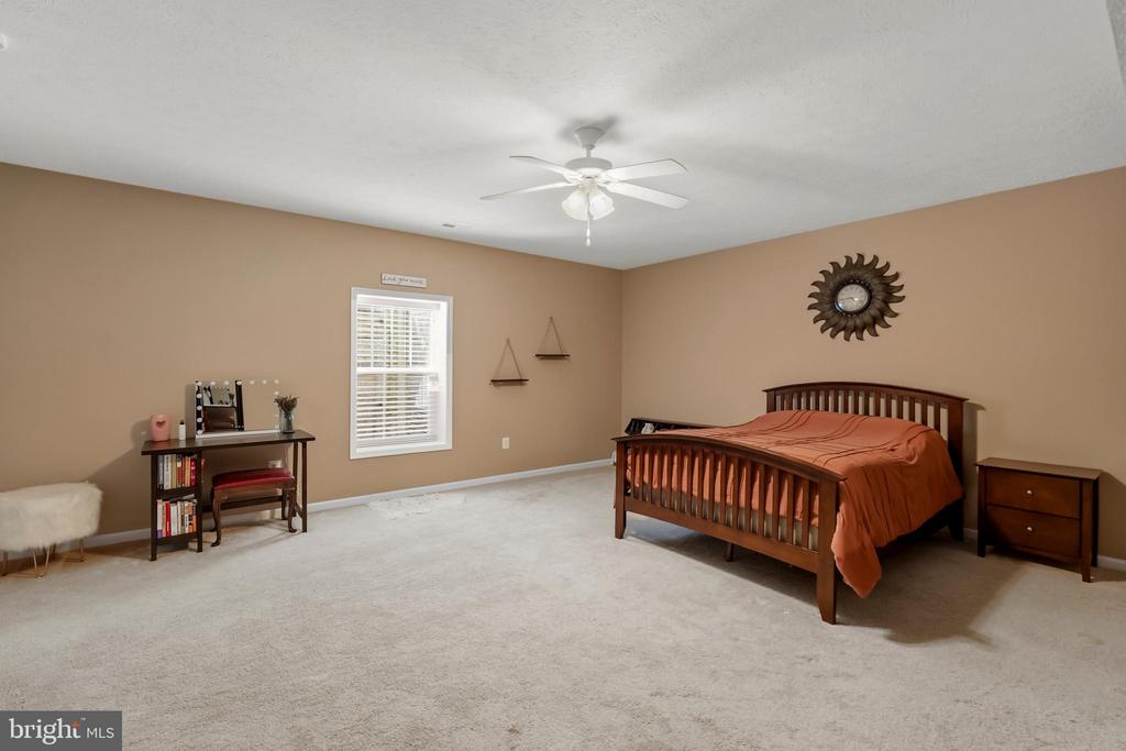 10502 TURNING LEAF LN, SPOTSYLVANIA, Virginia 22551, 5 Bedrooms Bedrooms, ,3 BathroomsBathrooms,Residential,10502 TURNING LEAF LN,VASP2040224 MLS # VASP2040224