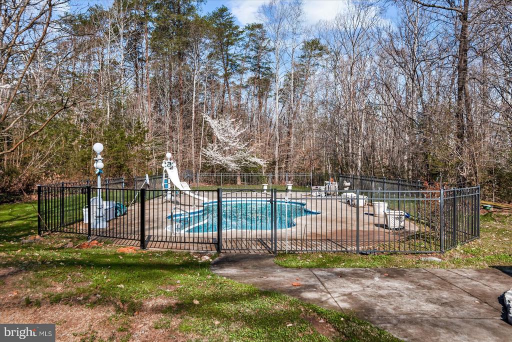 7621 RIVER RD, FREDERICKSBURG, Virginia 22407, 4 Bedrooms Bedrooms, ,3 BathroomsBathrooms,Residential,7621 RIVER RD,VASP2040322 MLS # VASP2040322