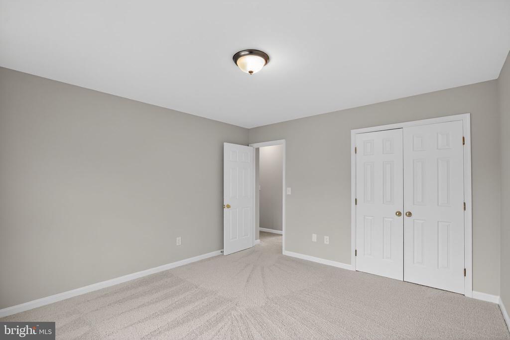 11314 YORKSHIRE CT, FREDERICKSBURG, Virginia 22407, ,Residential,11314 YORKSHIRE CT,VASP2040338 MLS # VASP2040338