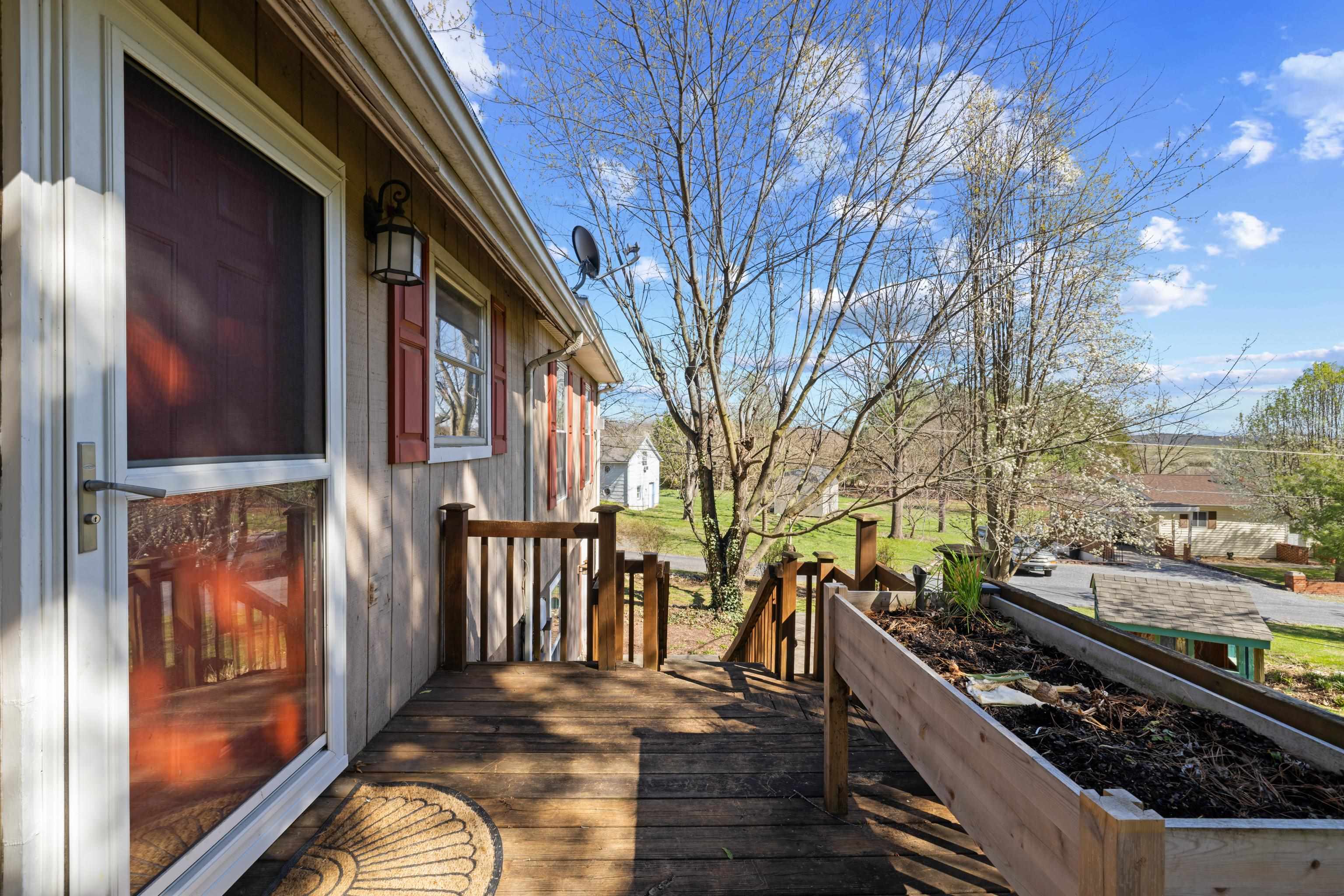 1015 HAMLET DR, ROCKINGHAM, Virginia 22802, 4 Bedrooms Bedrooms, ,2 BathroomsBathrooms,Residential,1015 HAMLET DR,674773 MLS # 674773 1015 HAMLET DR, ROCKINGHAM, Virginia 22802, 4 Bedrooms Bedrooms, ,2 BathroomsBathrooms,Residential,1015 HAMLET DR,674773 MLS # 674773