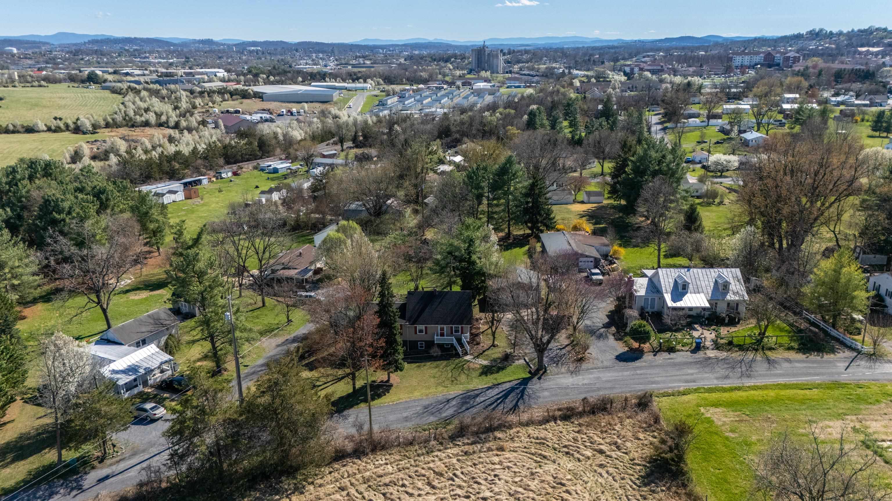 1015 HAMLET DR, ROCKINGHAM, Virginia 22802, 4 Bedrooms Bedrooms, ,2 BathroomsBathrooms,Residential,1015 HAMLET DR,674773 MLS # 674773 1015 HAMLET DR, ROCKINGHAM, Virginia 22802, 4 Bedrooms Bedrooms, ,2 BathroomsBathrooms,Residential,1015 HAMLET DR,674773 MLS # 674773