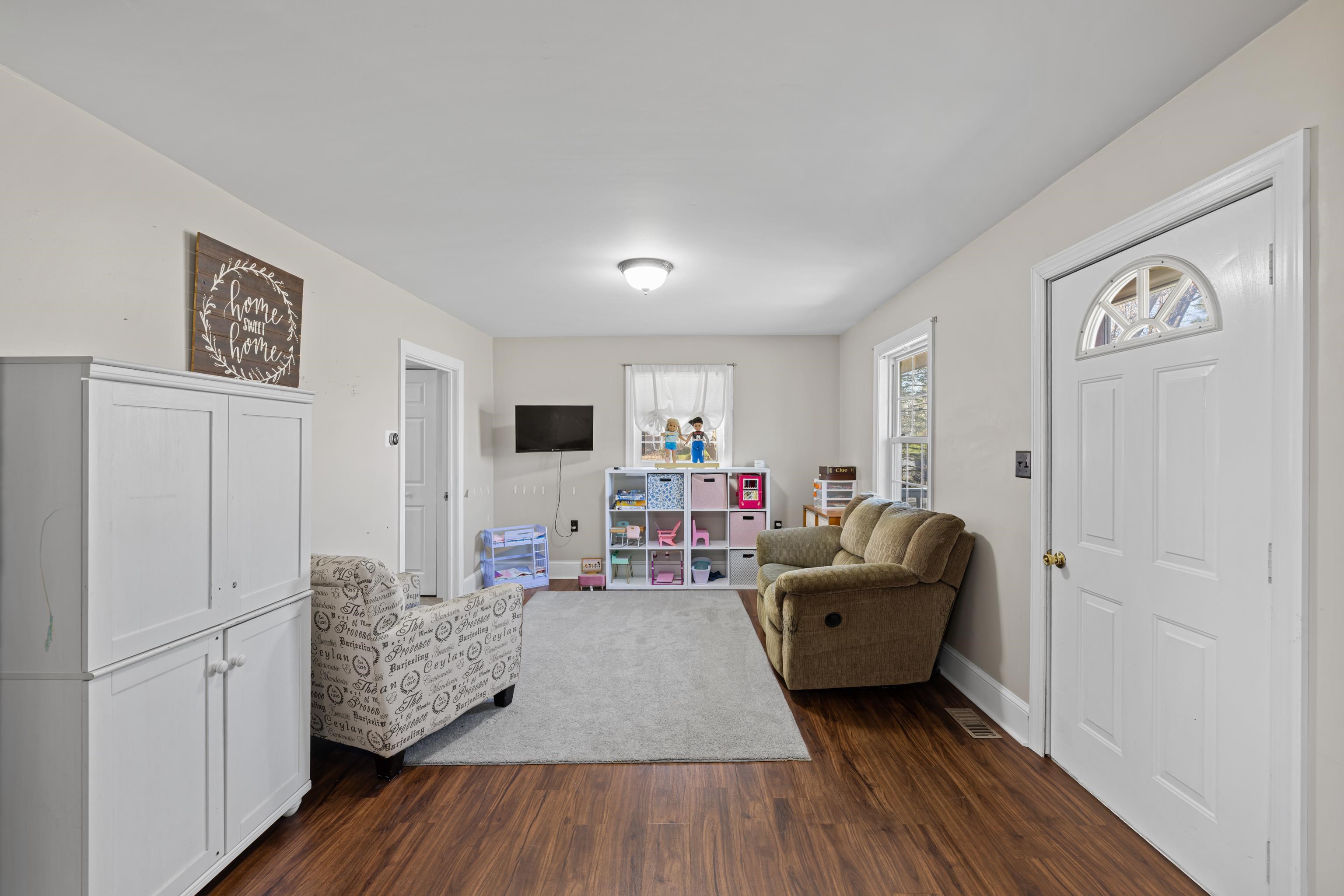 1015 HAMLET DR, ROCKINGHAM, Virginia 22802, 4 Bedrooms Bedrooms, ,2 BathroomsBathrooms,Residential,1015 HAMLET DR,674773 MLS # 674773 1015 HAMLET DR, ROCKINGHAM, Virginia 22802, 4 Bedrooms Bedrooms, ,2 BathroomsBathrooms,Residential,1015 HAMLET DR,674773 MLS # 674773