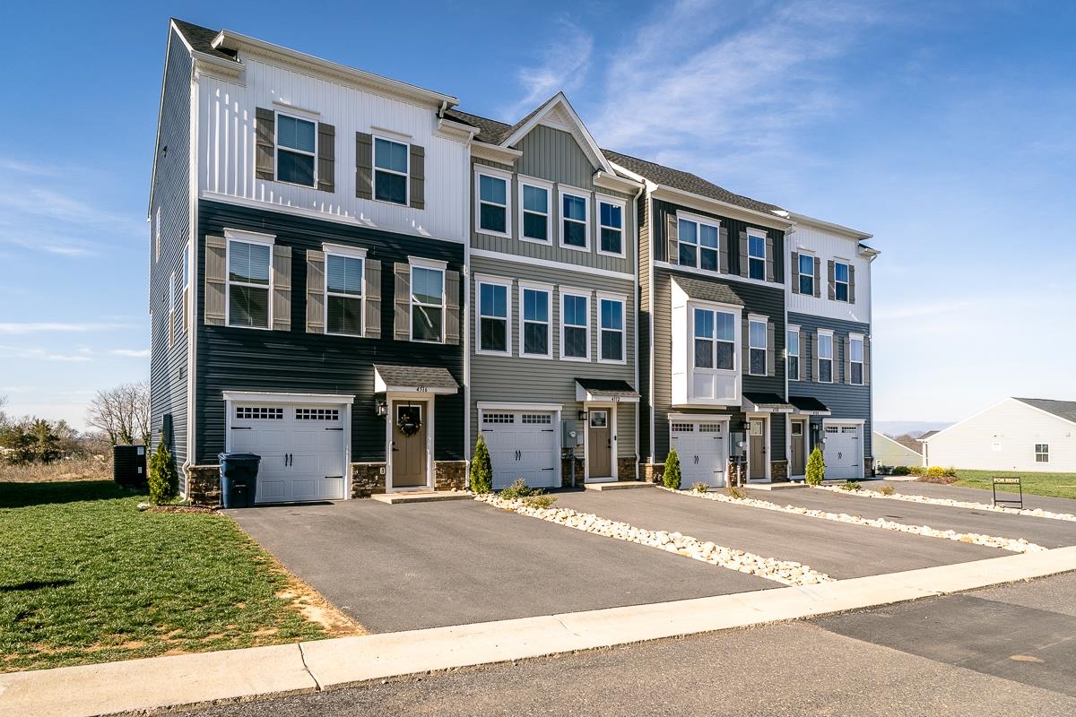 4512 FOUNTAINBRIDGE CT, ROCKINGHAM, Virginia 22801, 3 Bedrooms Bedrooms, ,2 BathroomsBathrooms,Residential,4512 FOUNTAINBRIDGE CT,674778 MLS # 674778