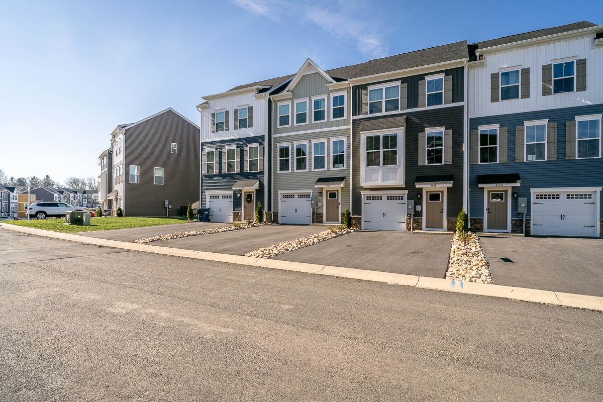 4512 FOUNTAINBRIDGE CT, ROCKINGHAM, Virginia 22801, 3 Bedrooms Bedrooms, ,2 BathroomsBathrooms,Residential,4512 FOUNTAINBRIDGE CT,674778 MLS # 674778