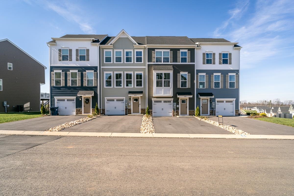 4512 FOUNTAINBRIDGE CT, ROCKINGHAM, Virginia 22801, 3 Bedrooms Bedrooms, ,2 BathroomsBathrooms,Residential,4512 FOUNTAINBRIDGE CT,674778 MLS # 674778