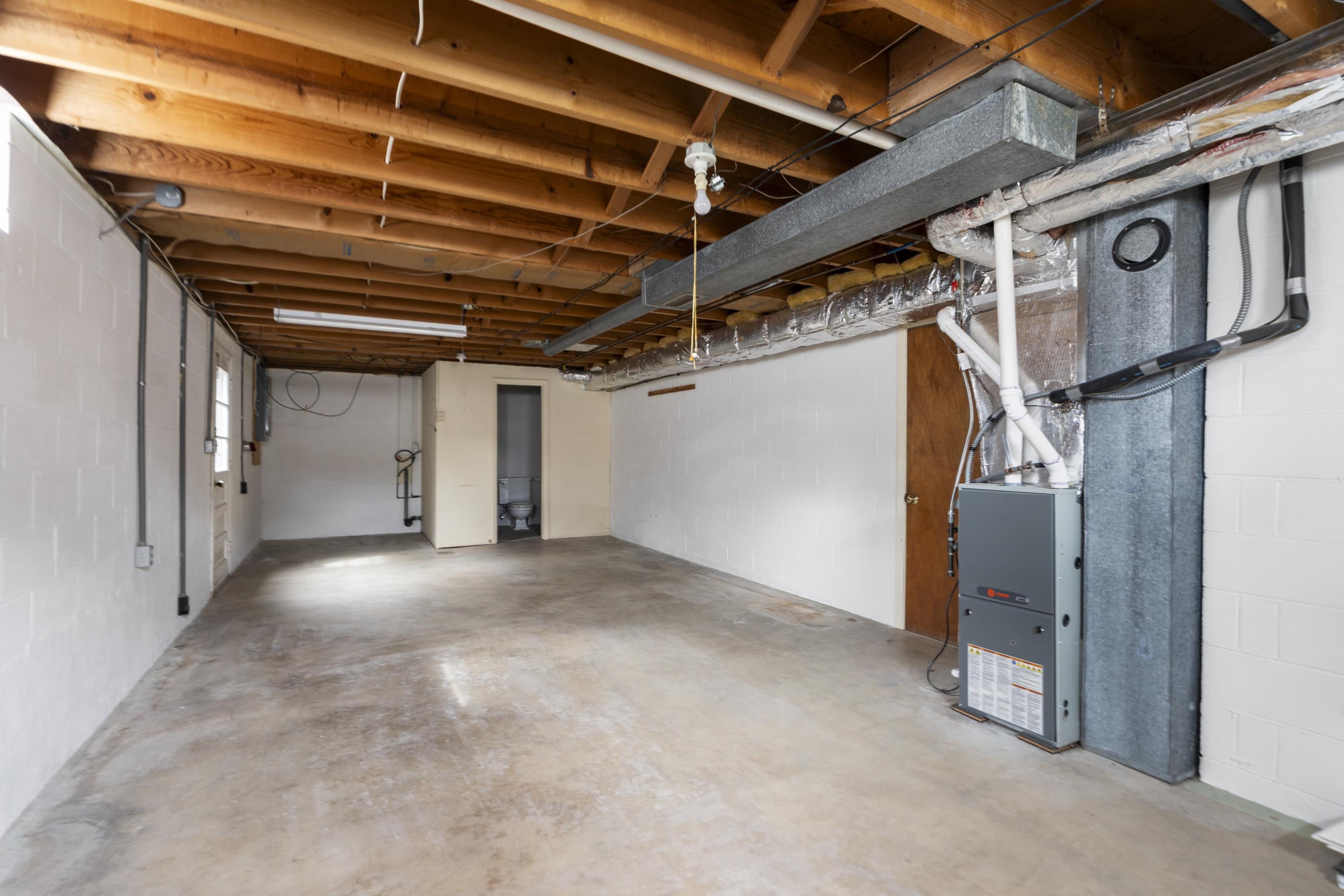 208 GEORGE ST, STAUNTON, Virginia 24401, 3 Bedrooms Bedrooms, ,1 BathroomBathrooms,Residential,208 GEORGE ST,674800 MLS # 674800