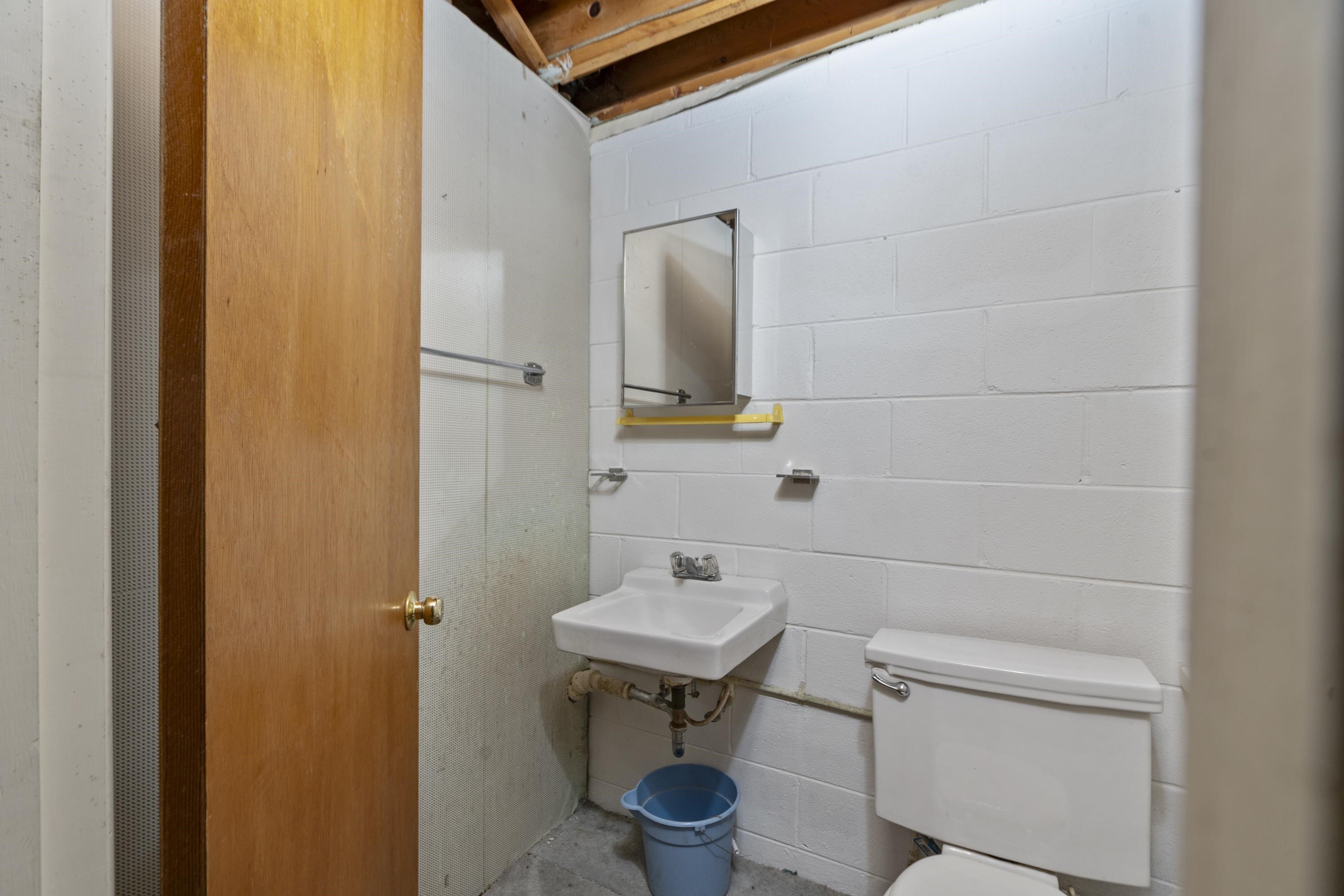 208 GEORGE ST, STAUNTON, Virginia 24401, 3 Bedrooms Bedrooms, ,1 BathroomBathrooms,Residential,208 GEORGE ST,674800 MLS # 674800