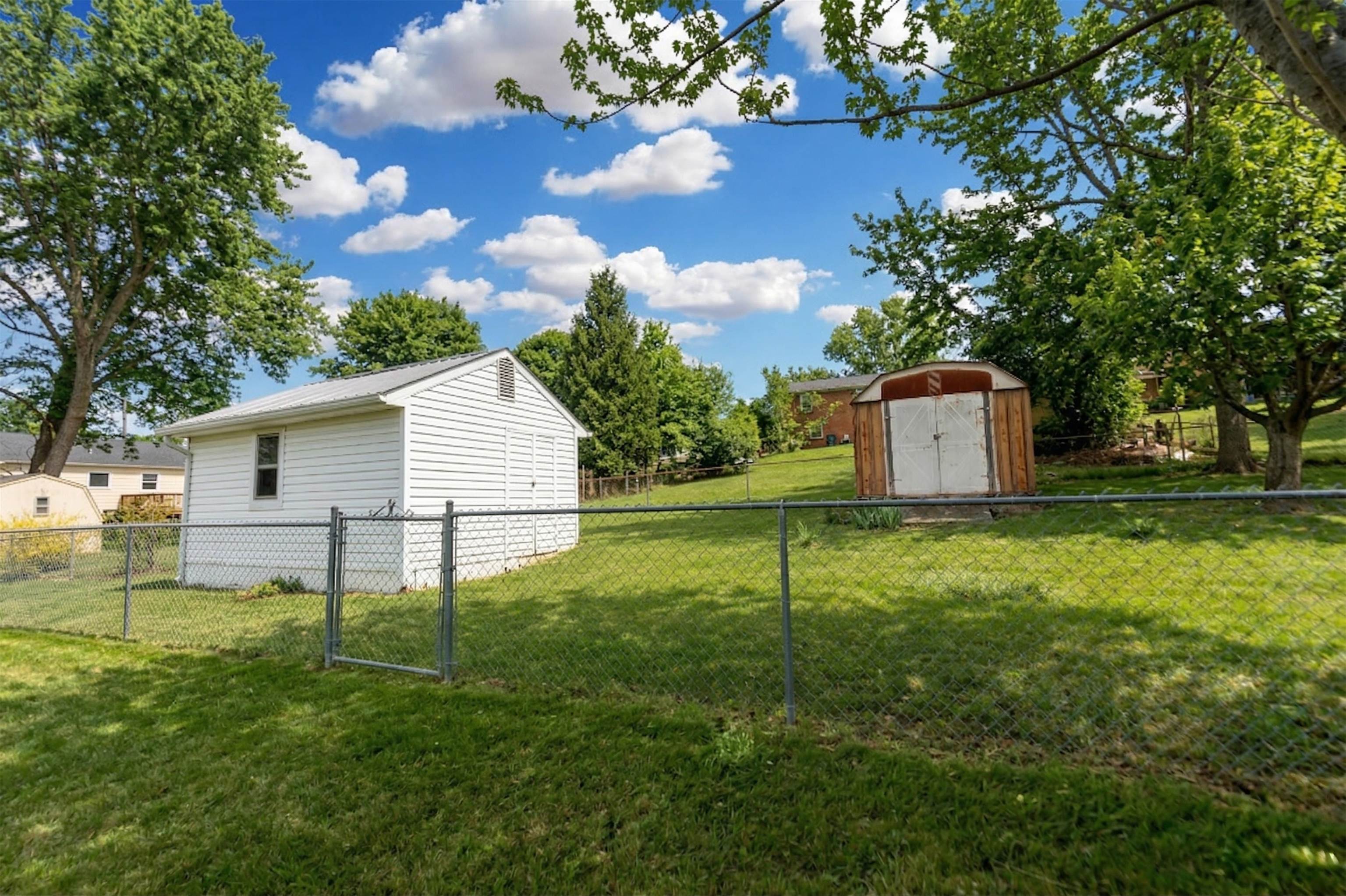 208 GEORGE ST, STAUNTON, Virginia 24401, 3 Bedrooms Bedrooms, ,1 BathroomBathrooms,Residential,208 GEORGE ST,674800 MLS # 674800