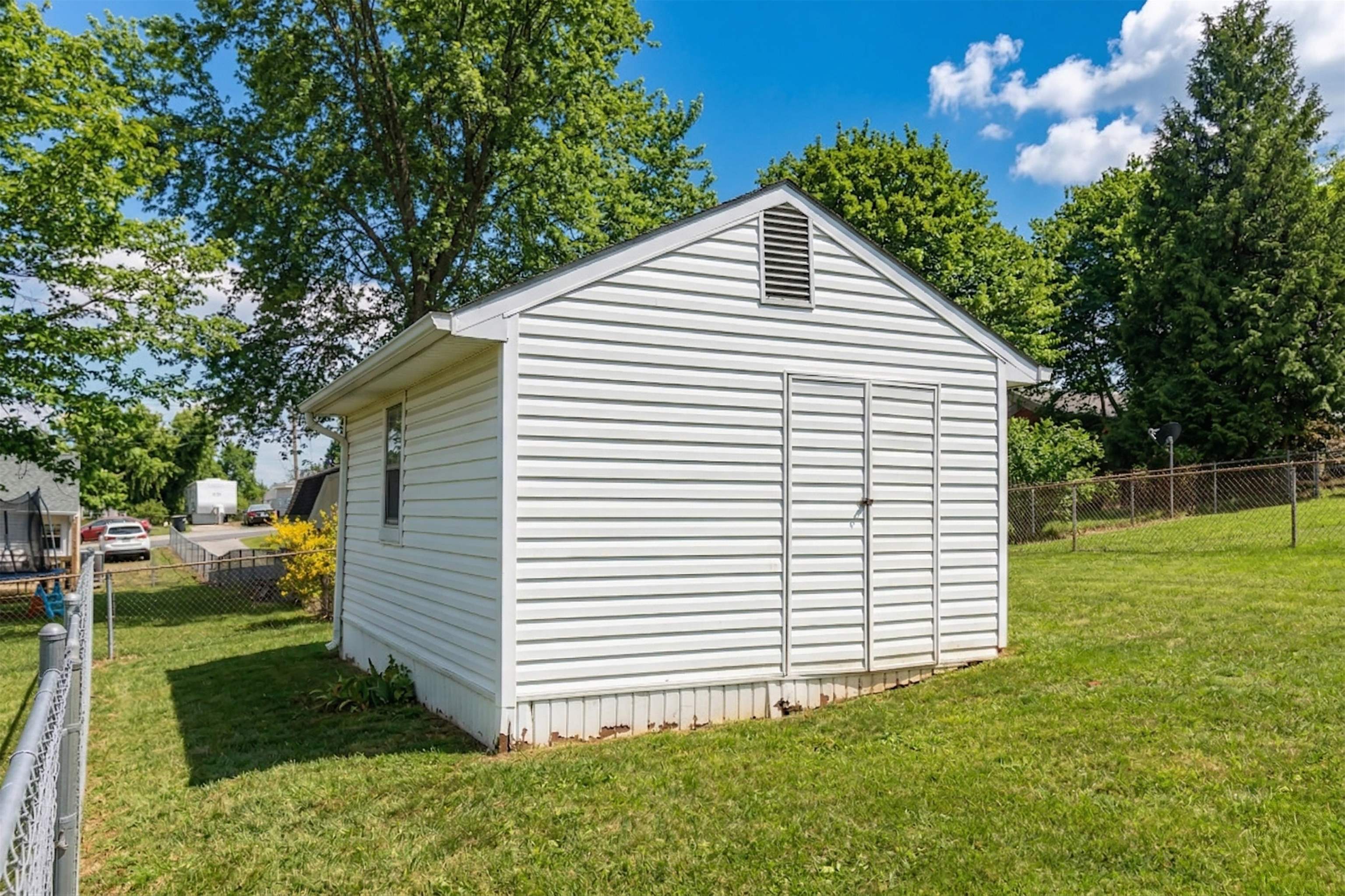 208 GEORGE ST, STAUNTON, Virginia 24401, 3 Bedrooms Bedrooms, ,1 BathroomBathrooms,Residential,208 GEORGE ST,674800 MLS # 674800