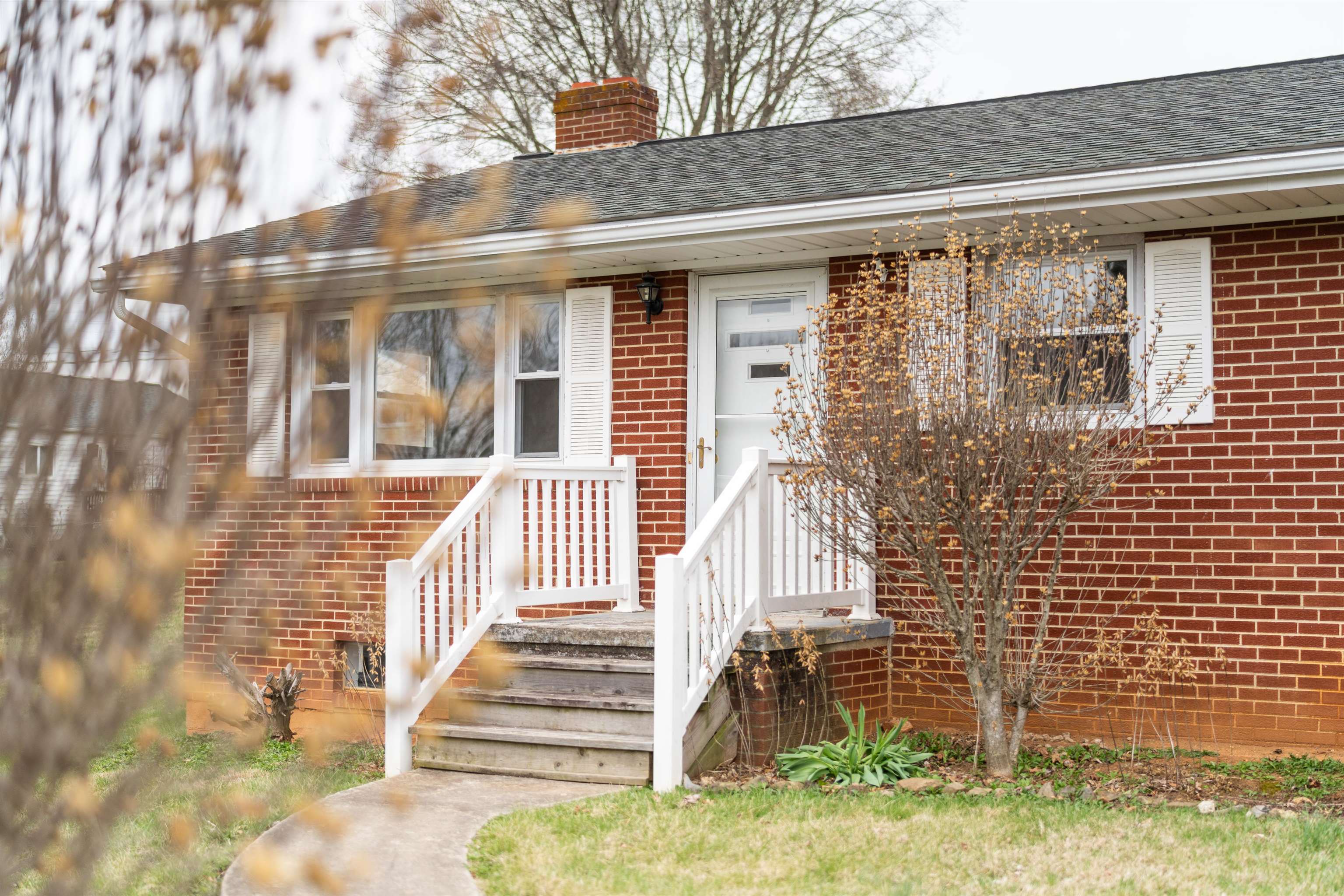 208 GEORGE ST, STAUNTON, Virginia 24401, 3 Bedrooms Bedrooms, ,1 BathroomBathrooms,Residential,208 GEORGE ST,674800 MLS # 674800