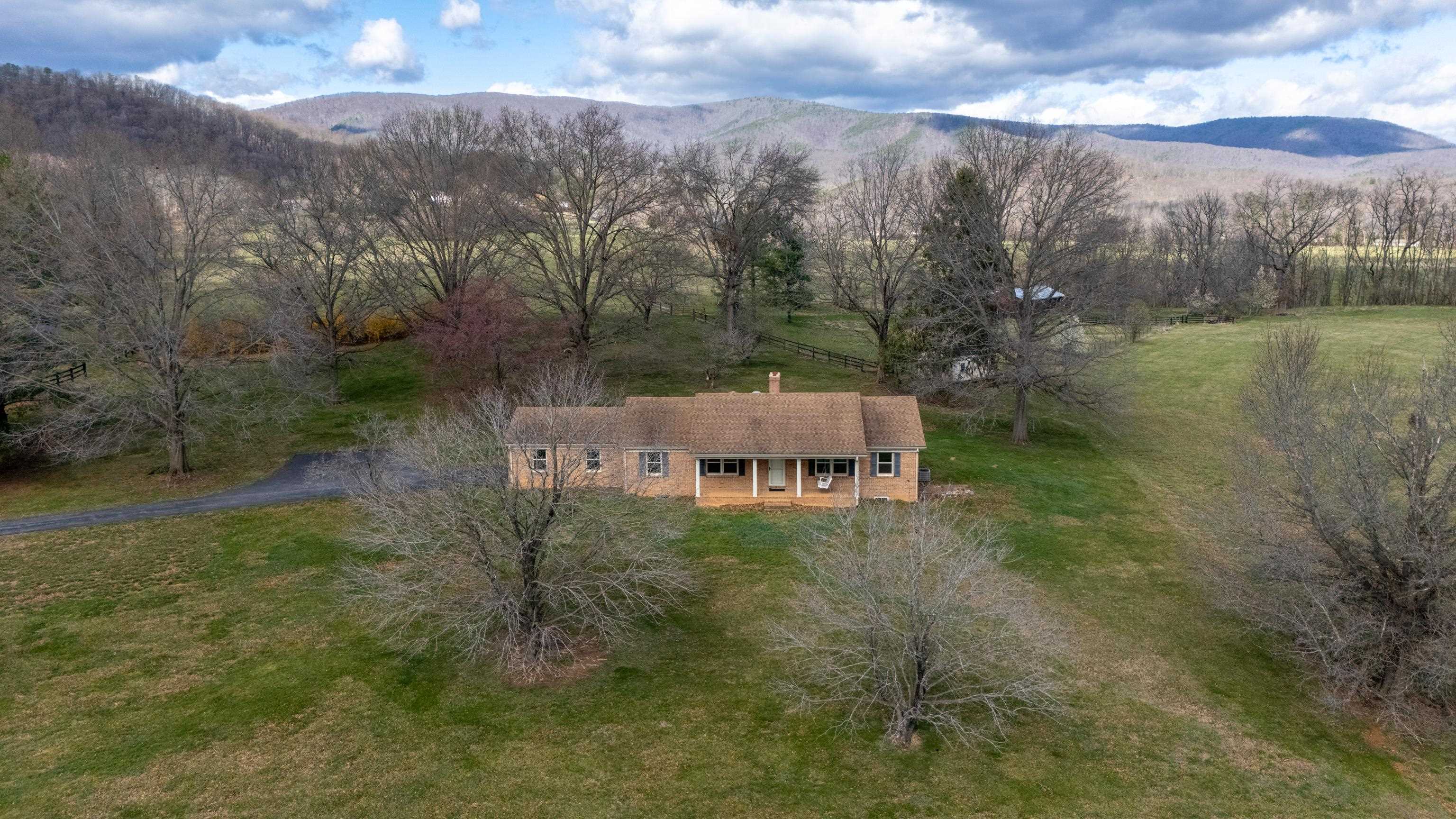 41 LAST RAID LN, SWOOPE, Virginia 24479, 4 Bedrooms Bedrooms, ,3 BathroomsBathrooms,Residential,41 LAST RAID LN,674802 MLS # 674802