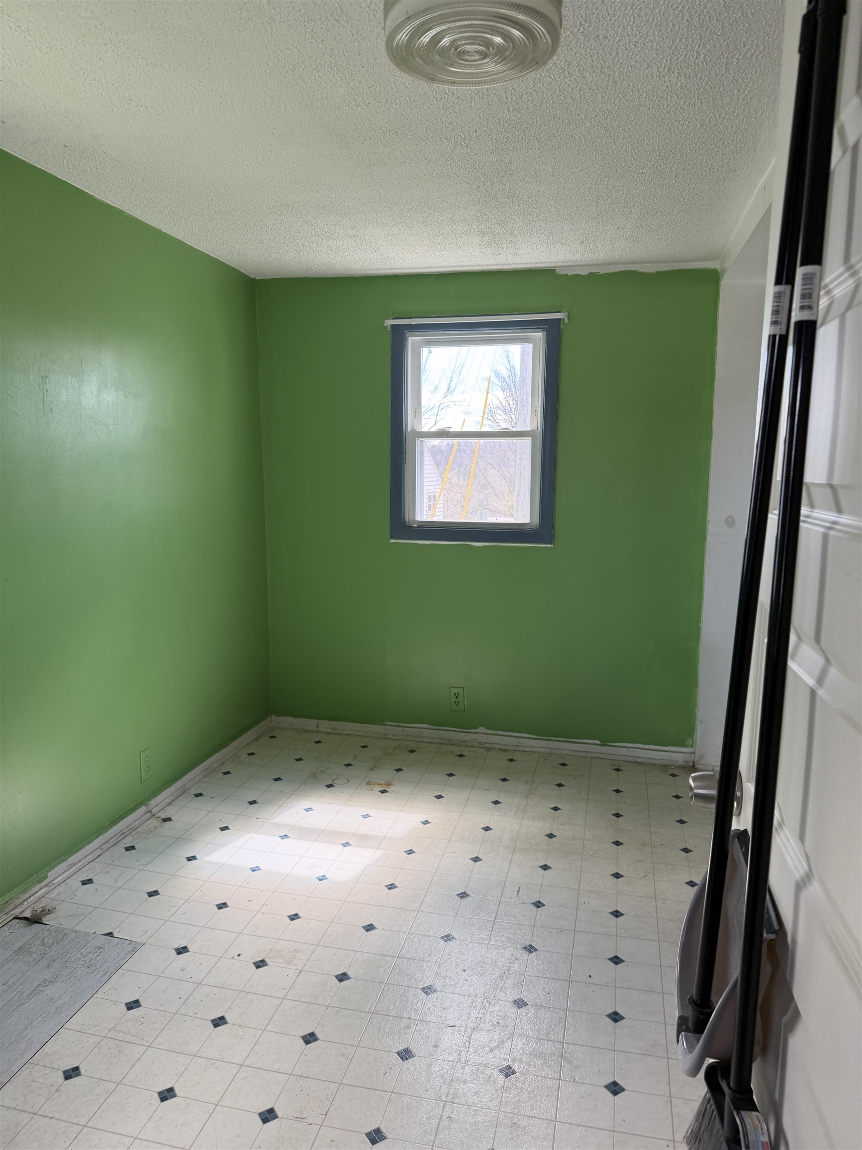 166 STRAITH ST, STAUNTON, Virginia 24401, 3 Bedrooms Bedrooms, ,1 BathroomBathrooms,Residential,166 STRAITH ST,674821 MLS # 674821