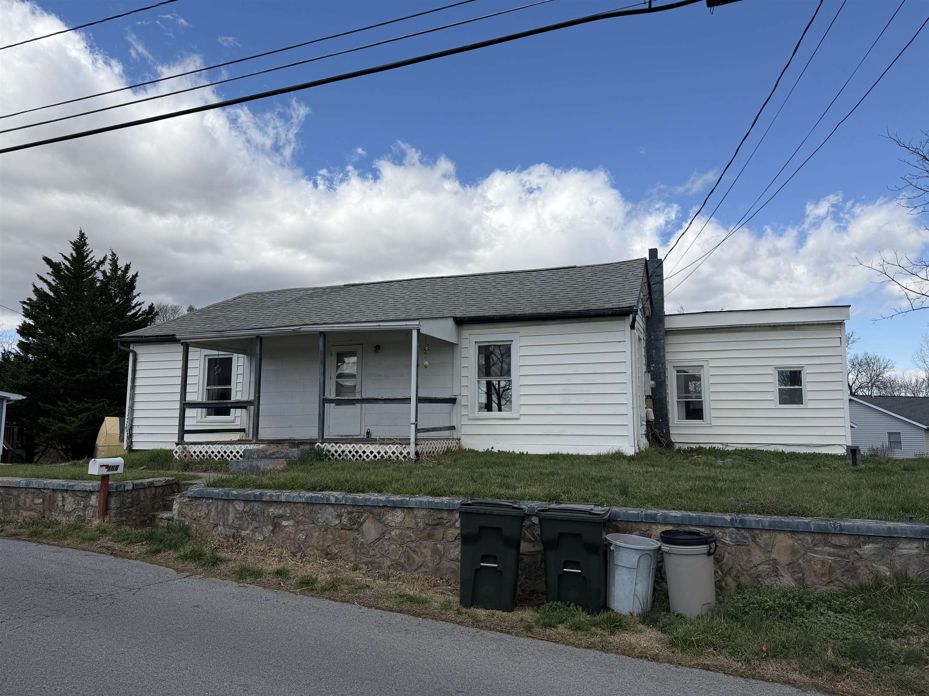 166 STRAITH ST, STAUNTON, Virginia 24401, 3 Bedrooms Bedrooms, ,1 BathroomBathrooms,Residential,166 STRAITH ST,674821 MLS # 674821